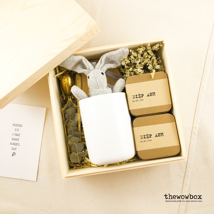 [Quà tặng bạn nữ] THE TEA BOX – Bộ cốc, thìa, quả lọc trà, trà hoa nhài, trà hoa hồng