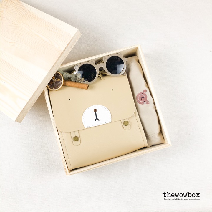 [Quà tặng bé trai] THE PICNIC BOX – Balo, mũ lưỡi trai, kính mắt tai gấu
