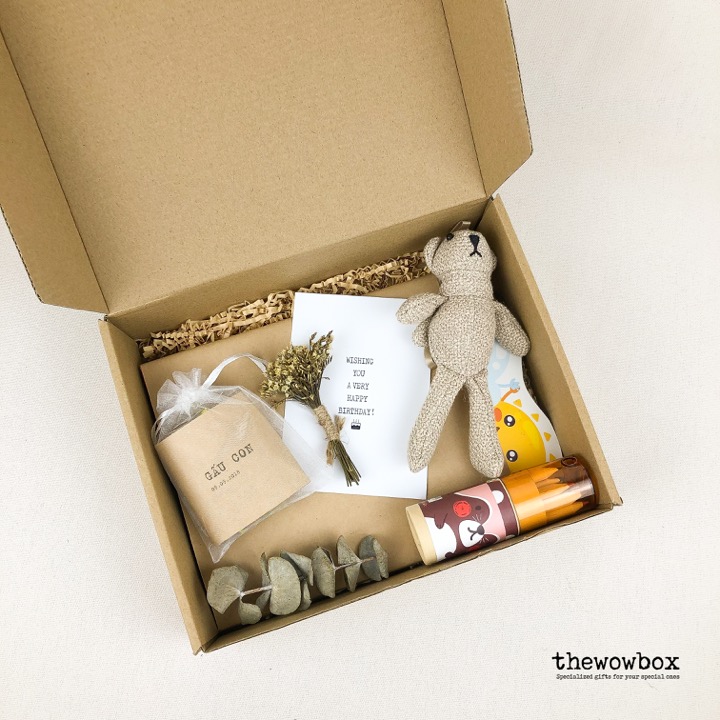 [Quà tặng bé] THE COLOURING BOX – Bộ sách tô màu kèm bút chì màu