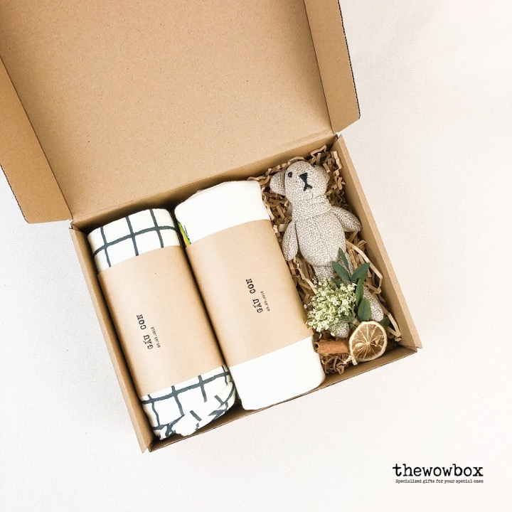 [Quà tặng bé] THE UNIFRIEND BOX – Bộ quần áo Unifriend kèm gấu bông