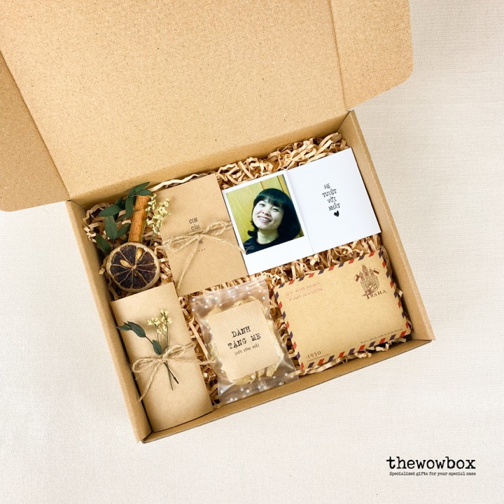 [Quà tặng mẹ] THE MOMMY BOX – Ảnh, thiệp, thư cảm ơn, thư chúc mừng, mứt gừng Huế, trà hoa nhài